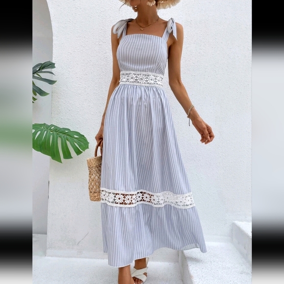 Eyelet embroidery midi stripes dress - Picture 2 of 4